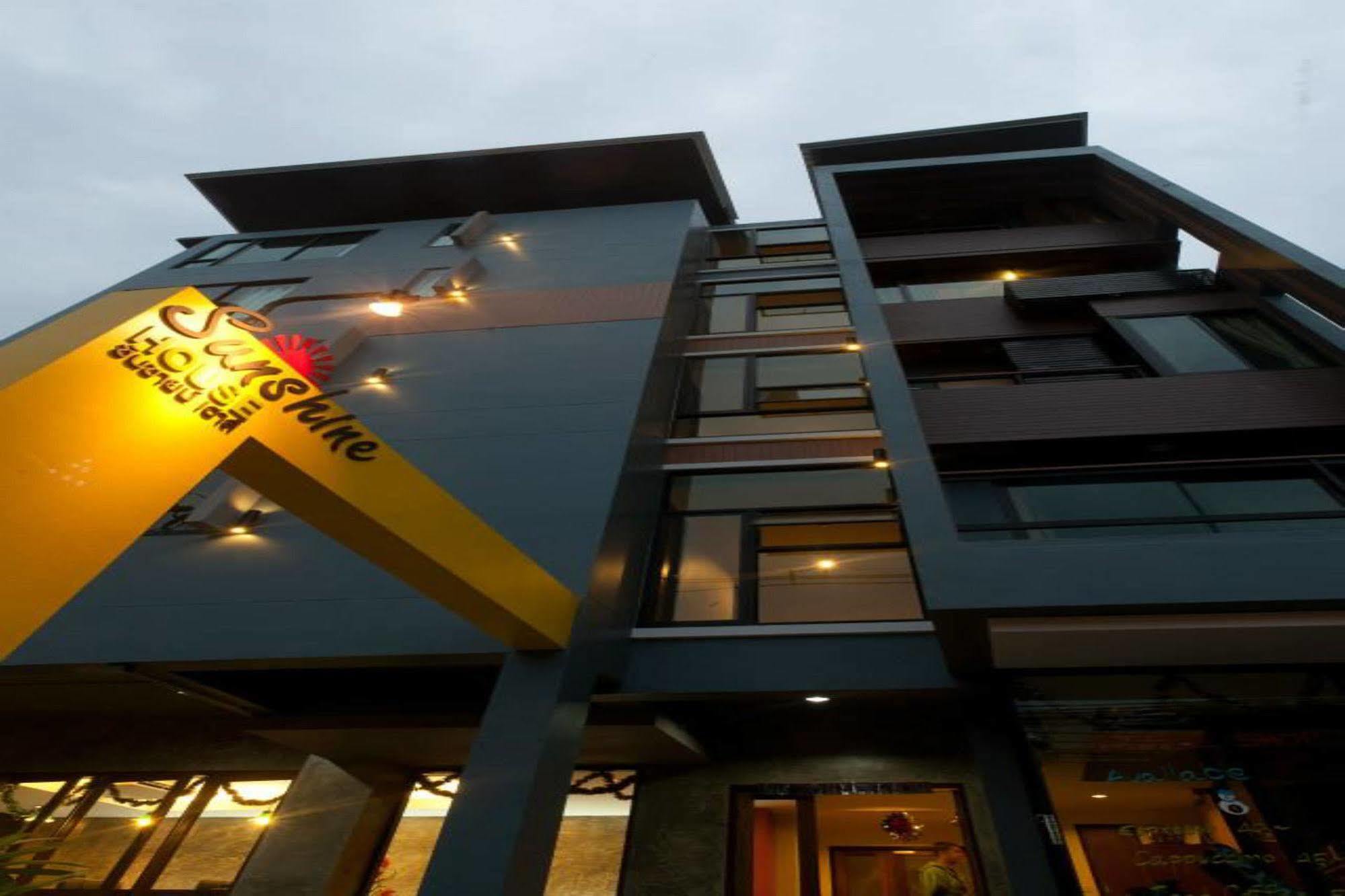 Oyo 233 Sunshine House Hotel Чиангмай Екстериор снимка