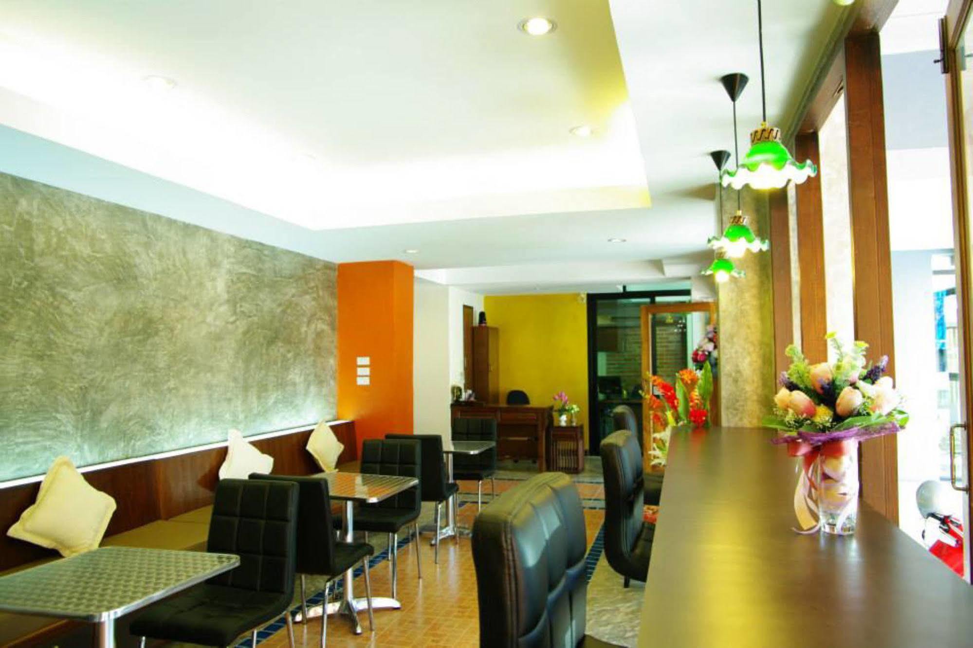 Oyo 233 Sunshine House Hotel Чиангмай Екстериор снимка