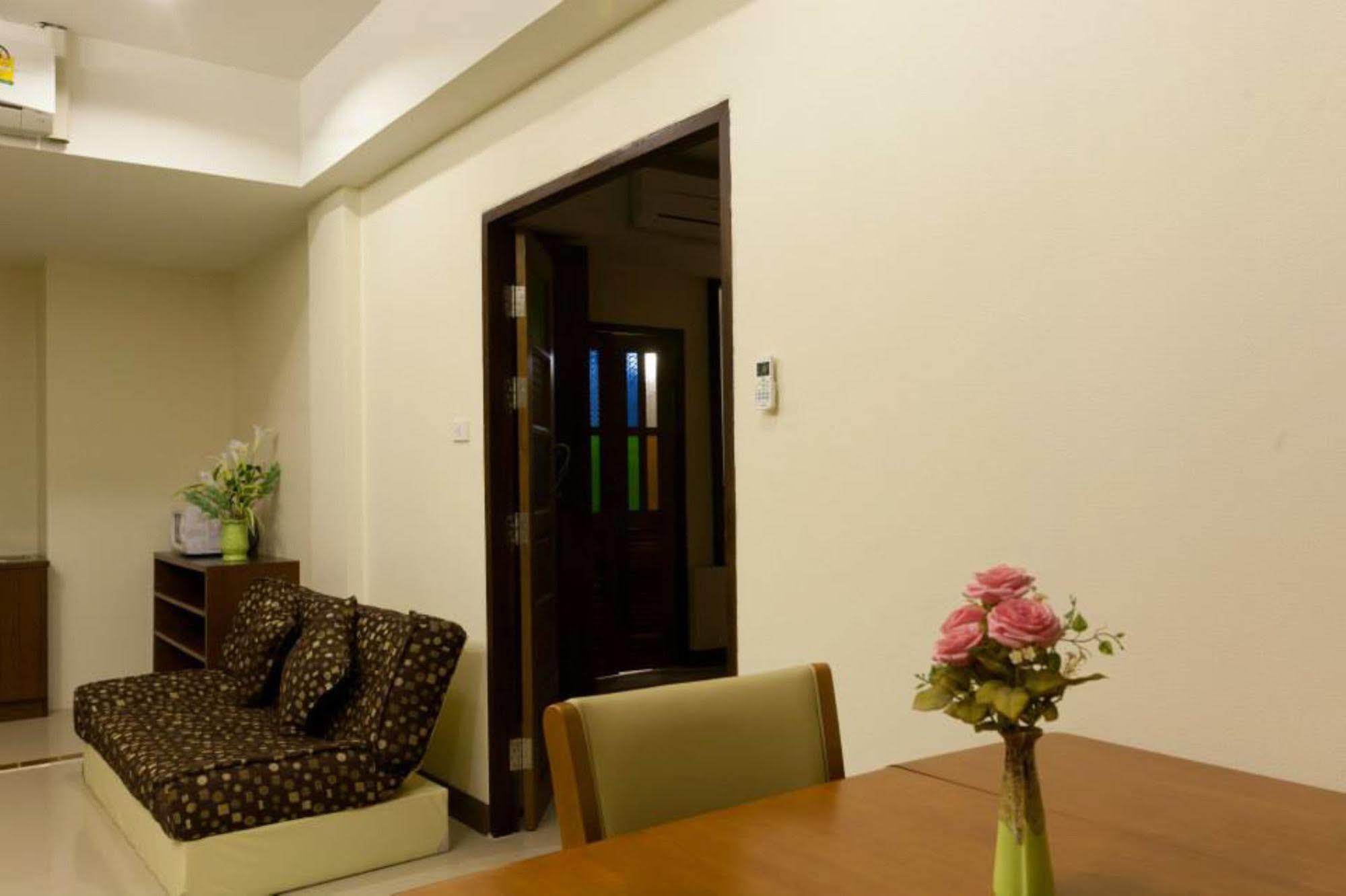 Oyo 233 Sunshine House Hotel Чиангмай Екстериор снимка