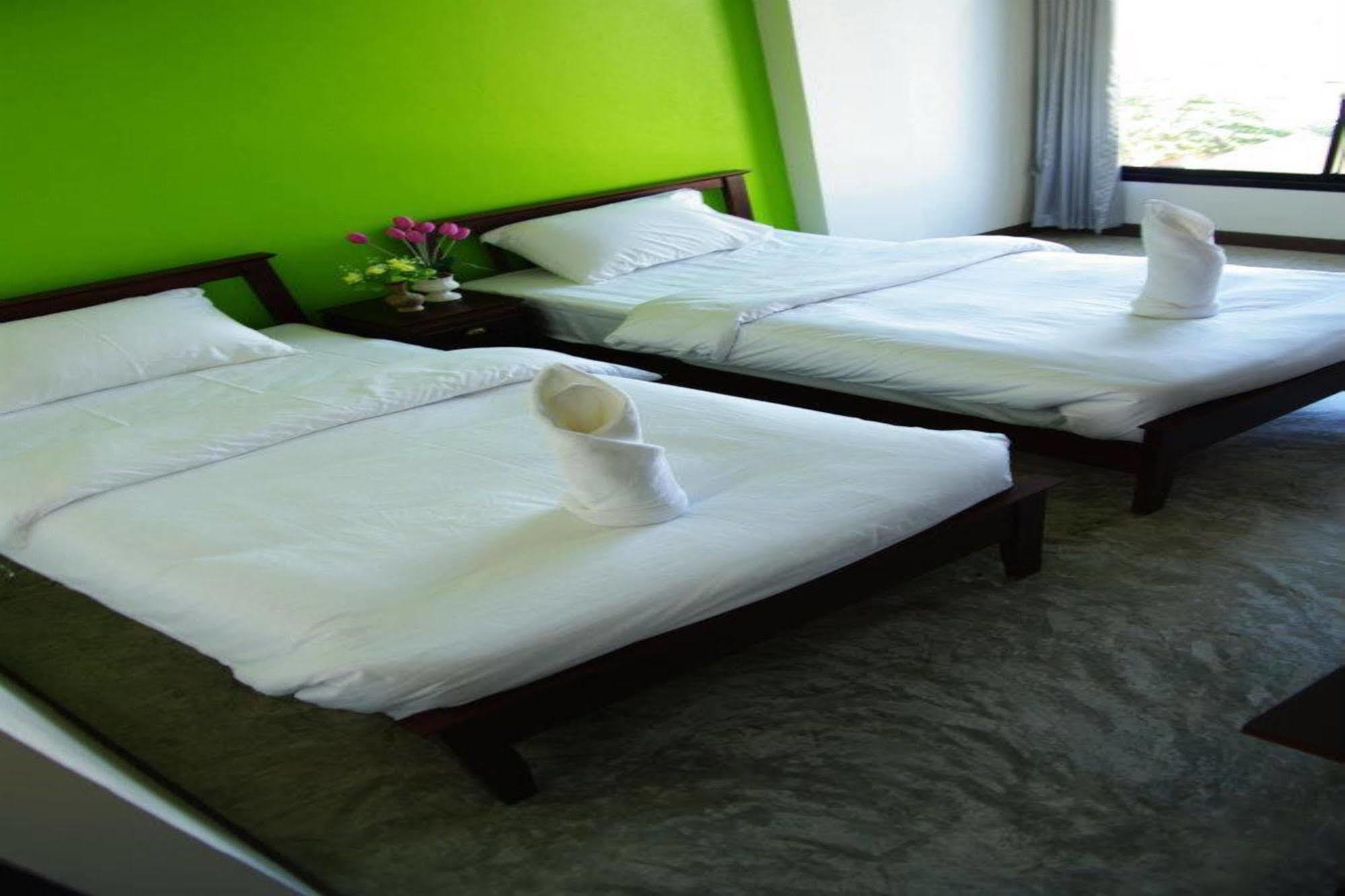 Oyo 233 Sunshine House Hotel Чиангмай Екстериор снимка